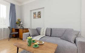Stylish Bright Apartment Mochnackiego With Balcony In Warsaw By Renters